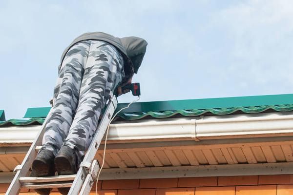 Navigating Insurance Claims for Roof Replacement in Long Beach